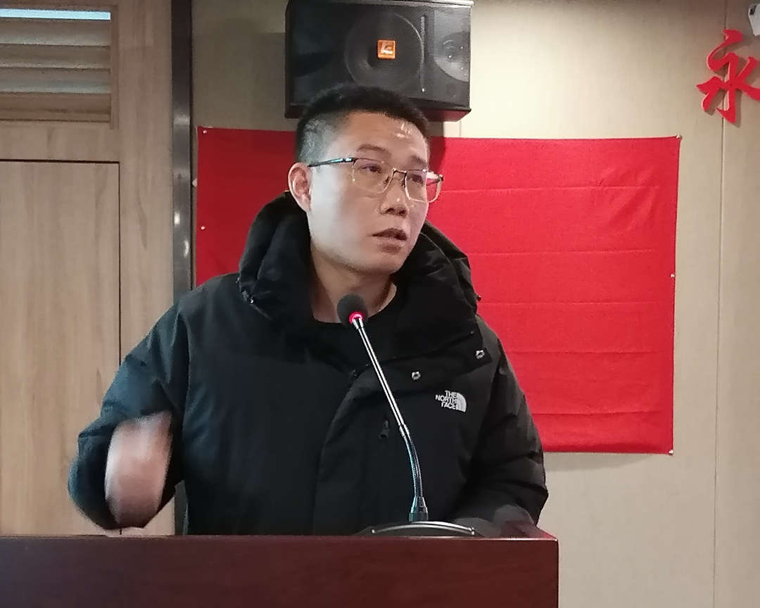 家长_副本.jpg 家长_副本.jpg