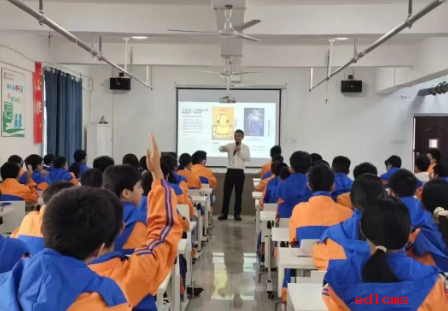 探秘建筑智慧，传承文化根脉|“样式雷”与北京中轴线文化宣讲走进现外初中校园